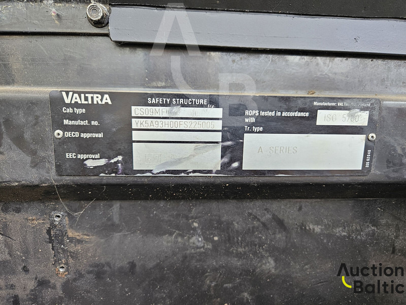 Traktor Valtra A 93H: 20 kép.