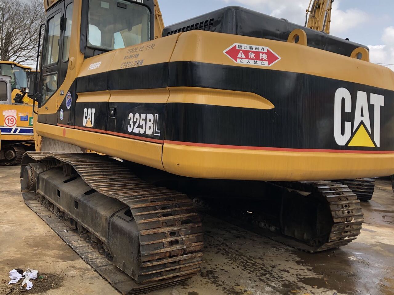 Lánctalpas kotró CATERPILLAR Cat 325B: 8 kép.