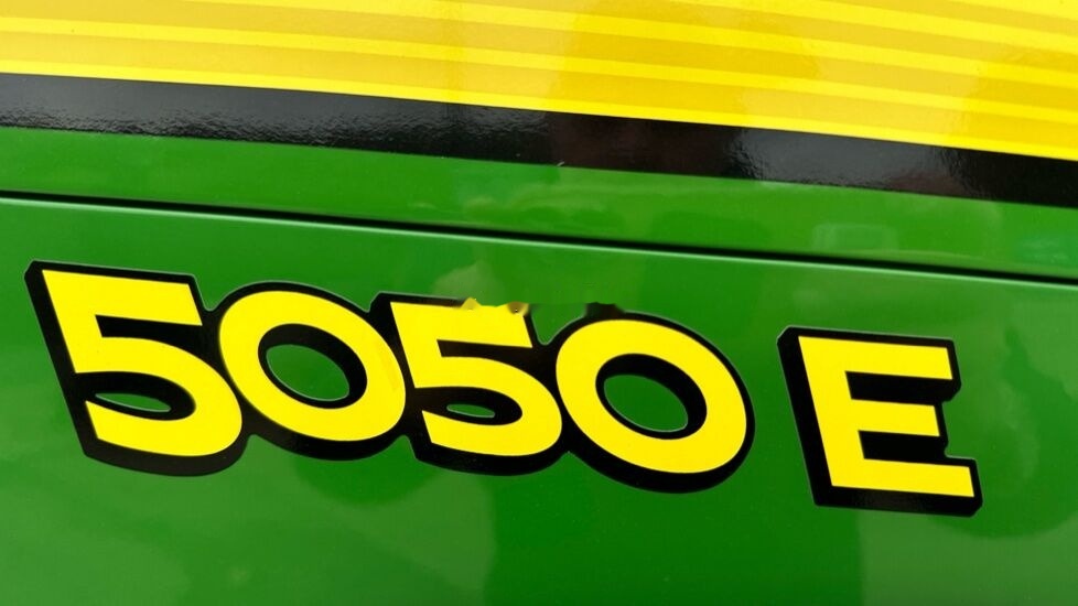 Traktor John Deere 5050E: 16 kép.