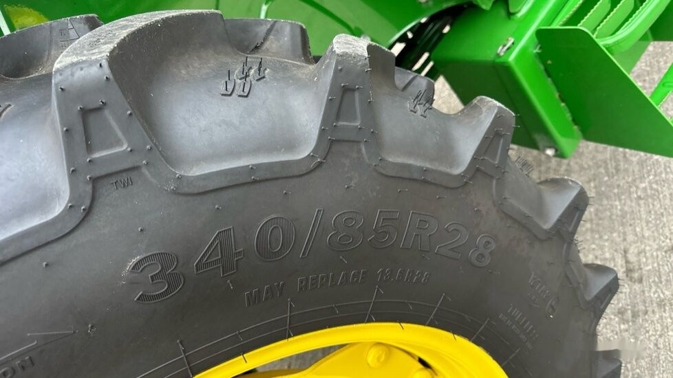 Traktor John Deere 5050E: 14 kép.