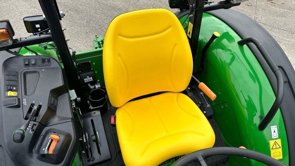 Traktor John Deere 5050E: 8 kép.