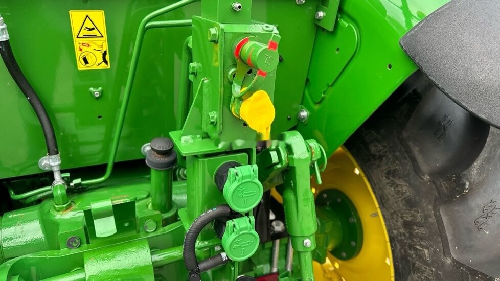 Traktor John Deere 5050E: 18 kép.