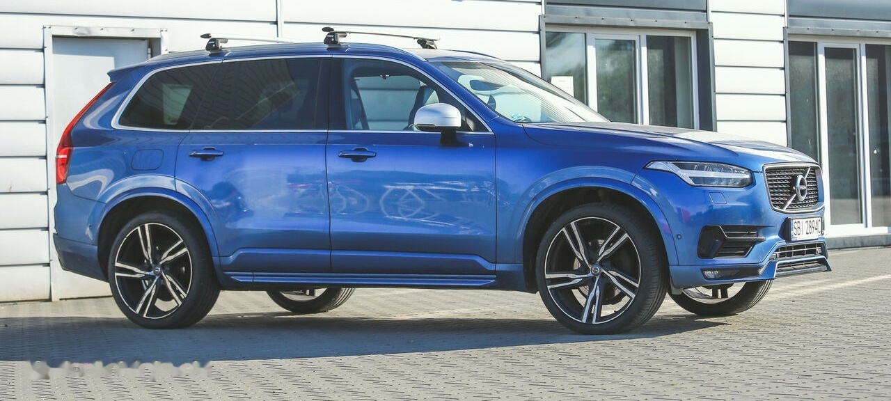 Autó Volvo XC90: 7 kép.