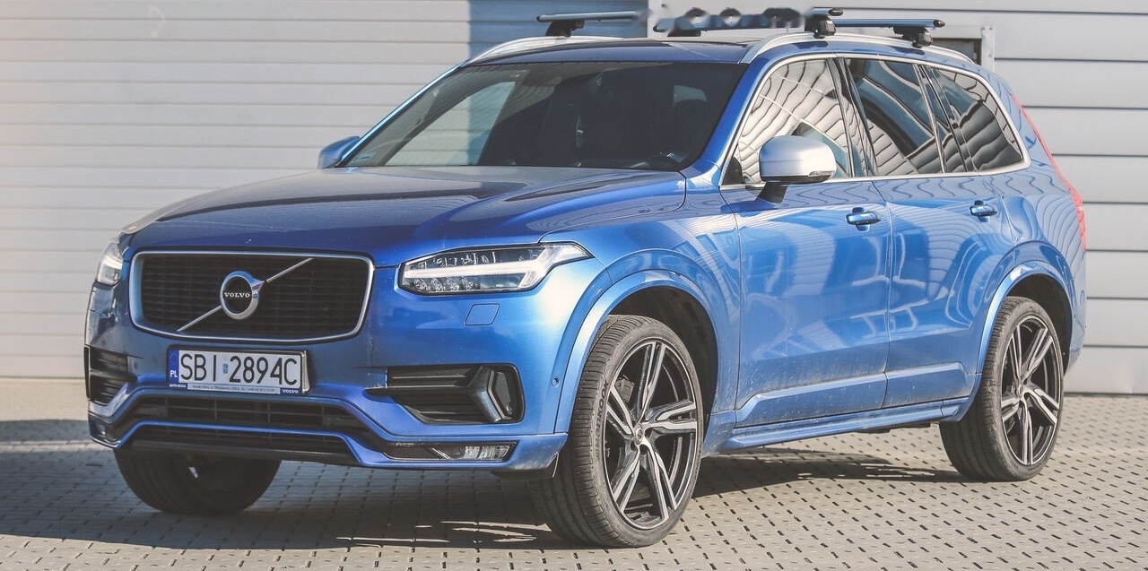 Autó Volvo XC90: 8 kép.