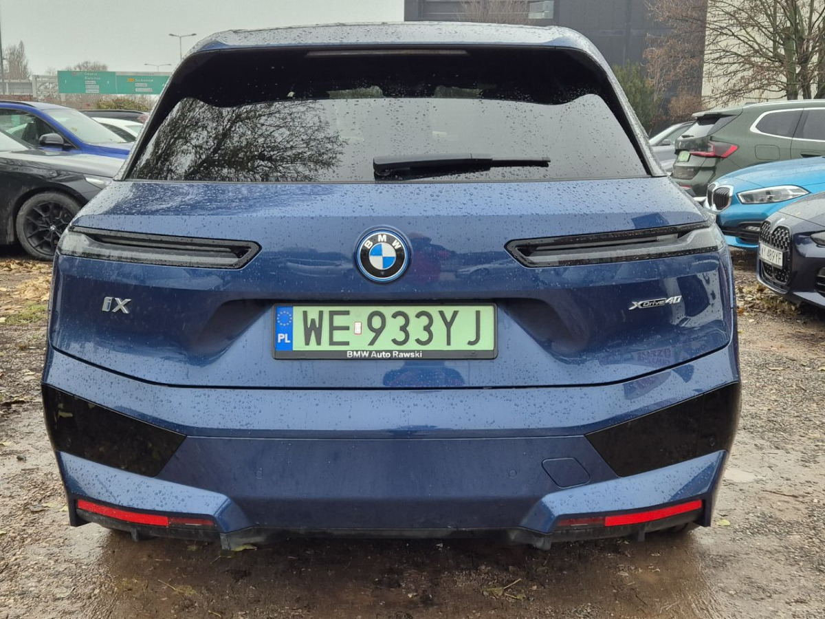 Autó BMW iX XDRIVE40 SUV: 8 kép.