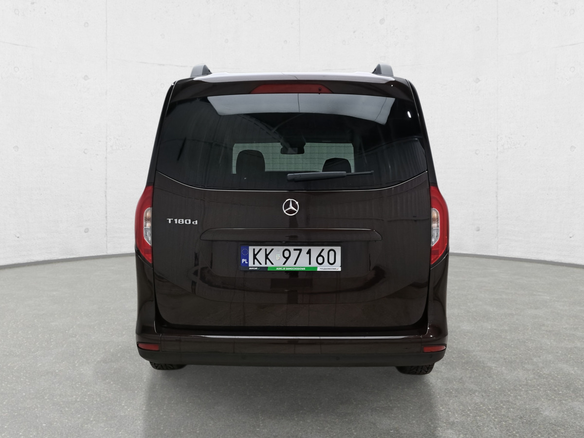 Autó MERCEDES BENZ T180d MINIVAN: 7 kép.