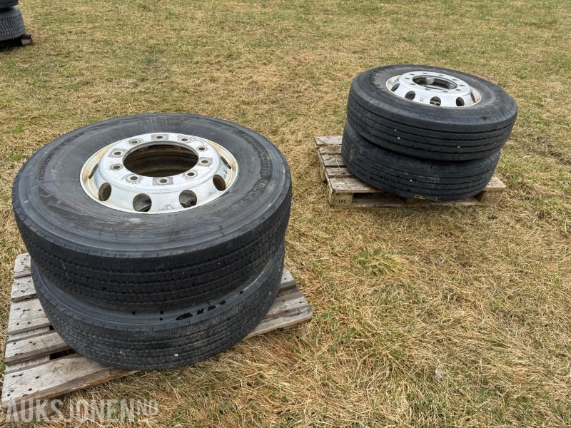 Teherautó 4 stk lastebilhjul med alufelger 295/80 R22,5: 1 kép.