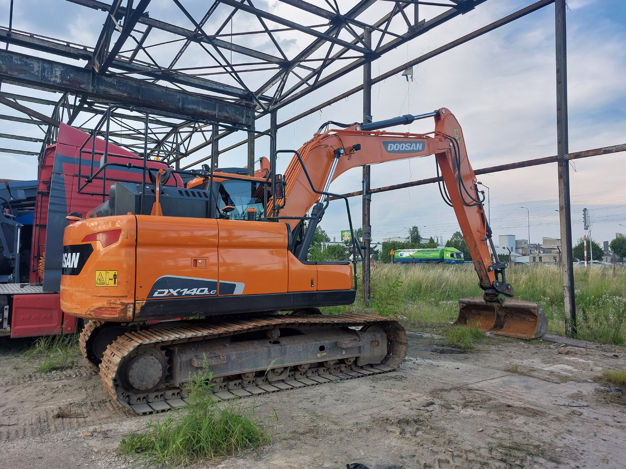 Lánctalpas kotró DOOSAN DX140LC-5: 7 kép.