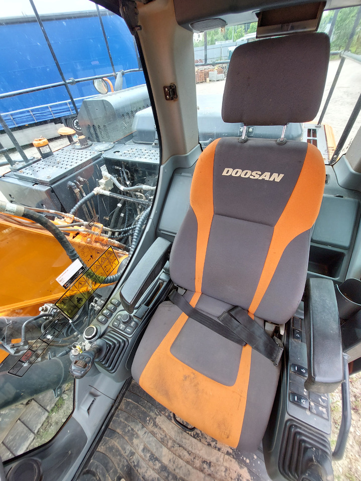 Lánctalpas kotró DOOSAN DX140LC-5: 13 kép.