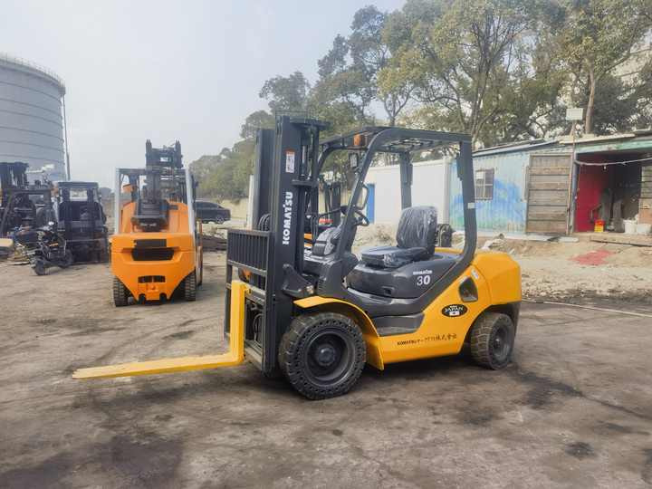 Dízel targonca Excellent Working Condition Second Hand Komatsu FD30 diesel Forklift Used Komatsu FD30 Forklift in Stock: 6 kép.