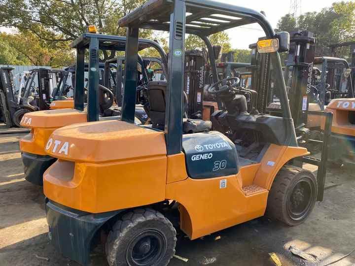 Dízel targonca Original Japan Komatsu Fd30 Used 3ton Diesel Forklift  For Sale: 6 kép.