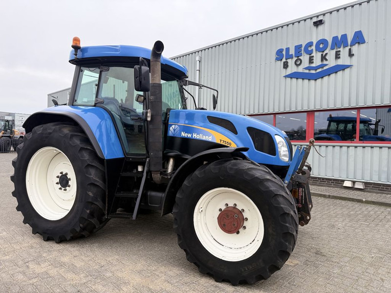 New Holland T7550 CVX lízing New Holland T7550 CVX: 15 kép.