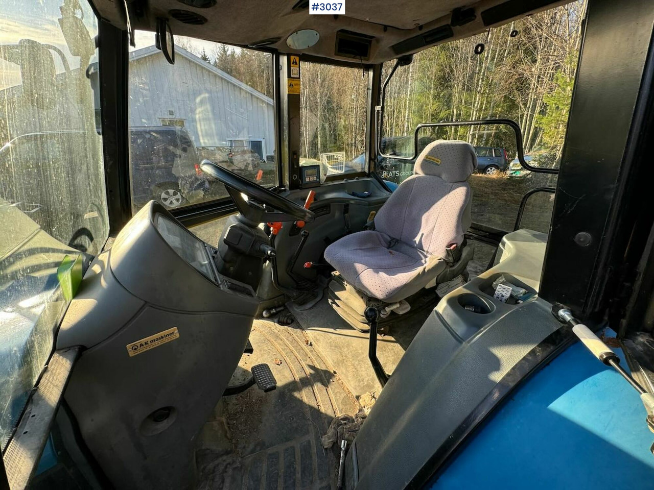 Traktor 1998 New Holland 7635 w/ front loader and bucket.: 17 kép.