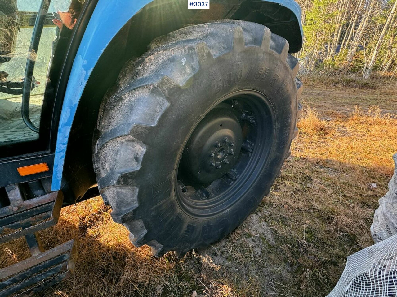 Traktor 1998 New Holland 7635 w/ front loader and bucket.: 29 kép.