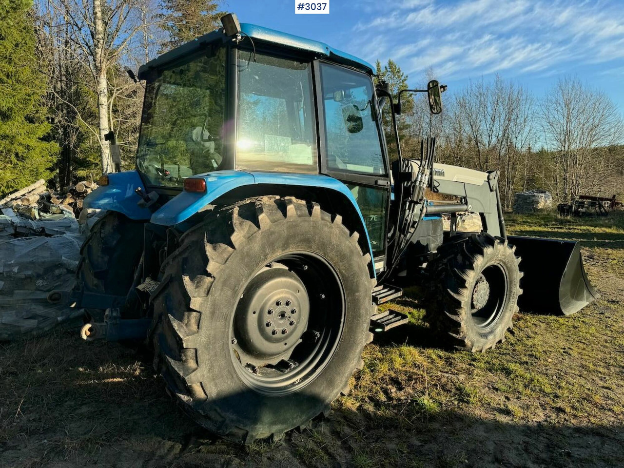 Traktor 1998 New Holland 7635 w/ front loader and bucket.: 6 kép.