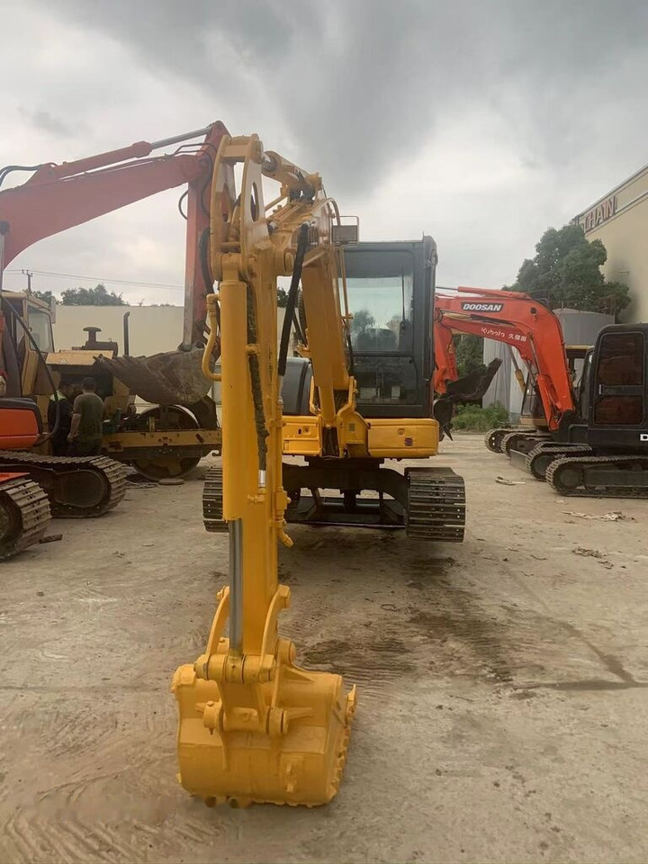 Minikotró Komatsu PC40MR: 9 kép.