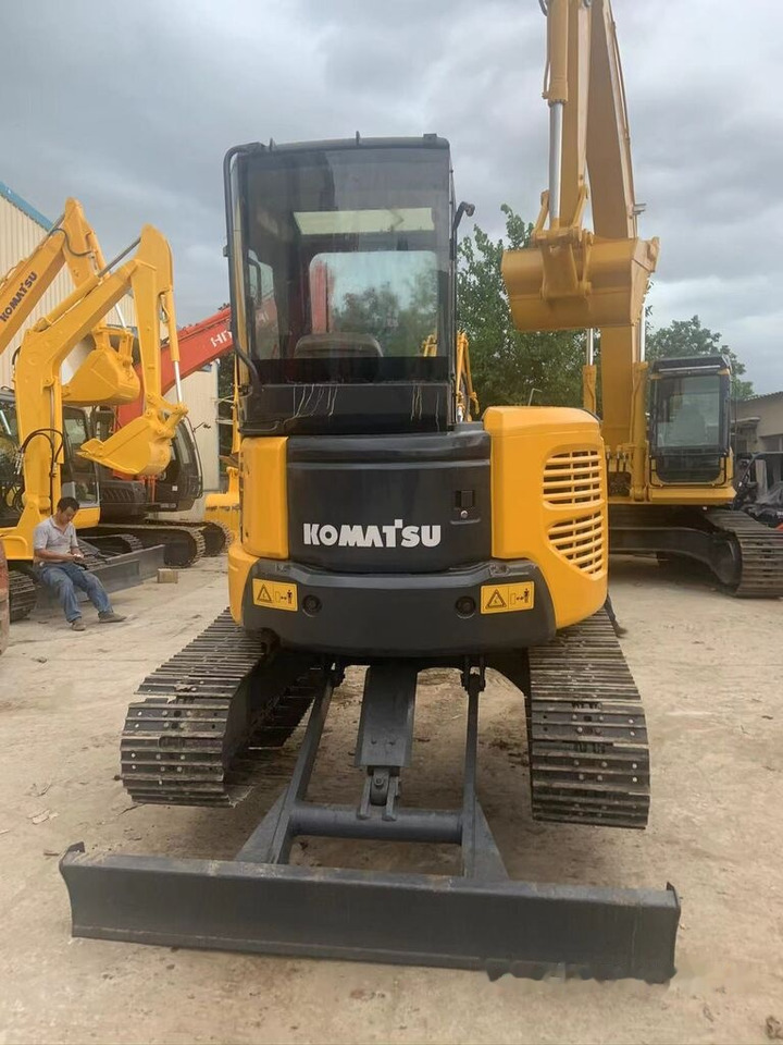 Minikotró Komatsu PC40MR: 7 kép.