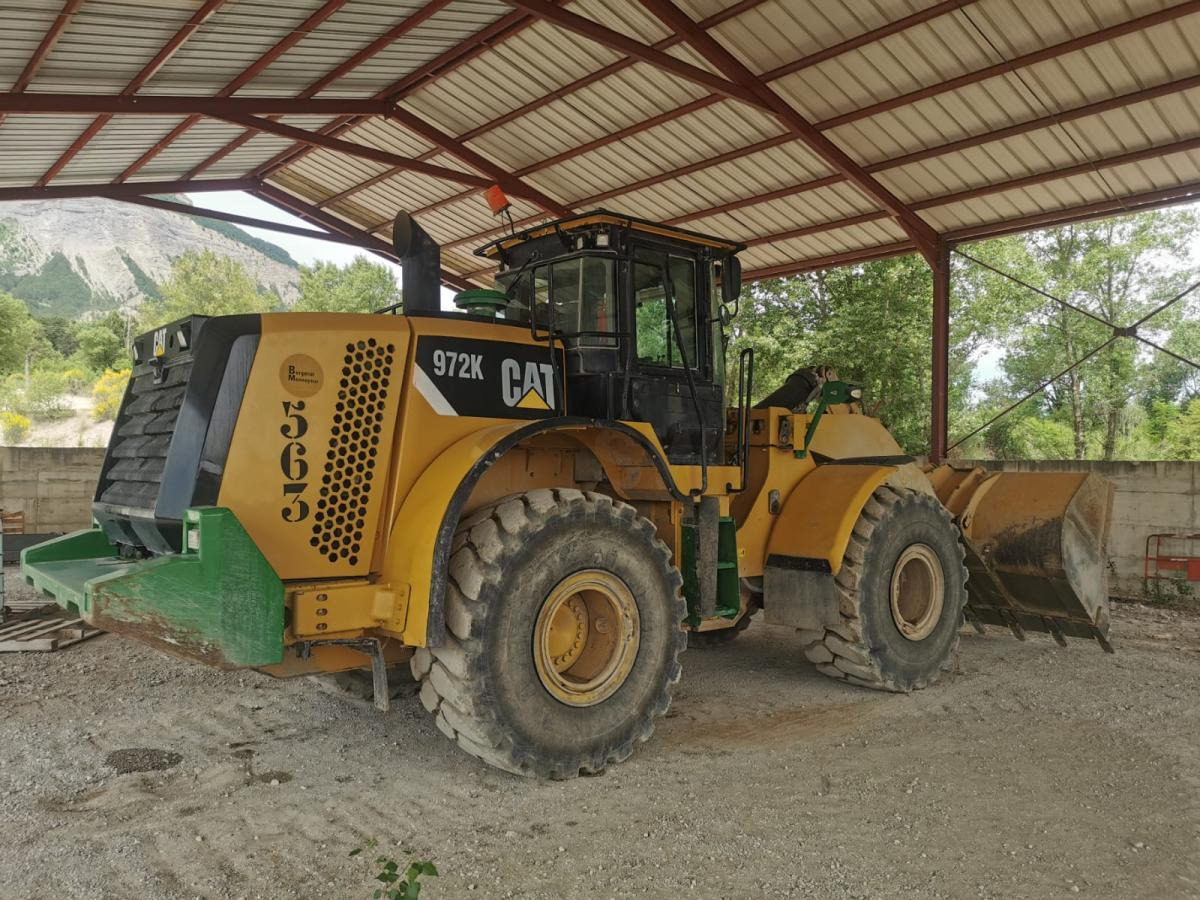 Gumikerekes homlokrakodó Caterpillar 972K: 18 kép.