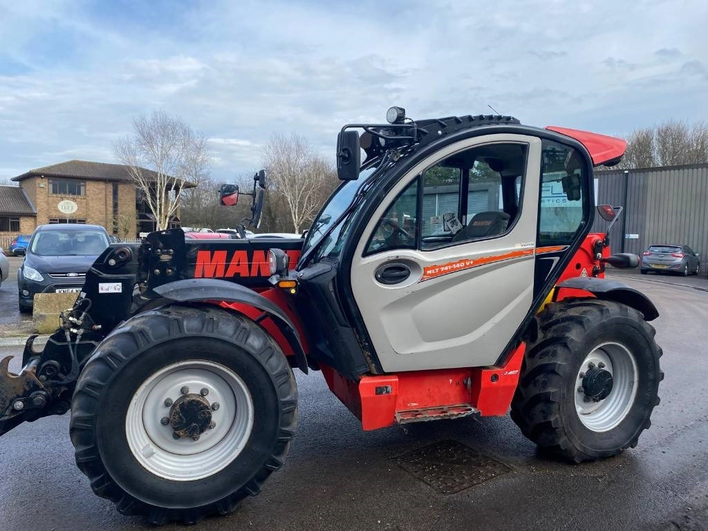 Teleszkópos rakodó Manitou MLT 741-140V+: 13 kép.