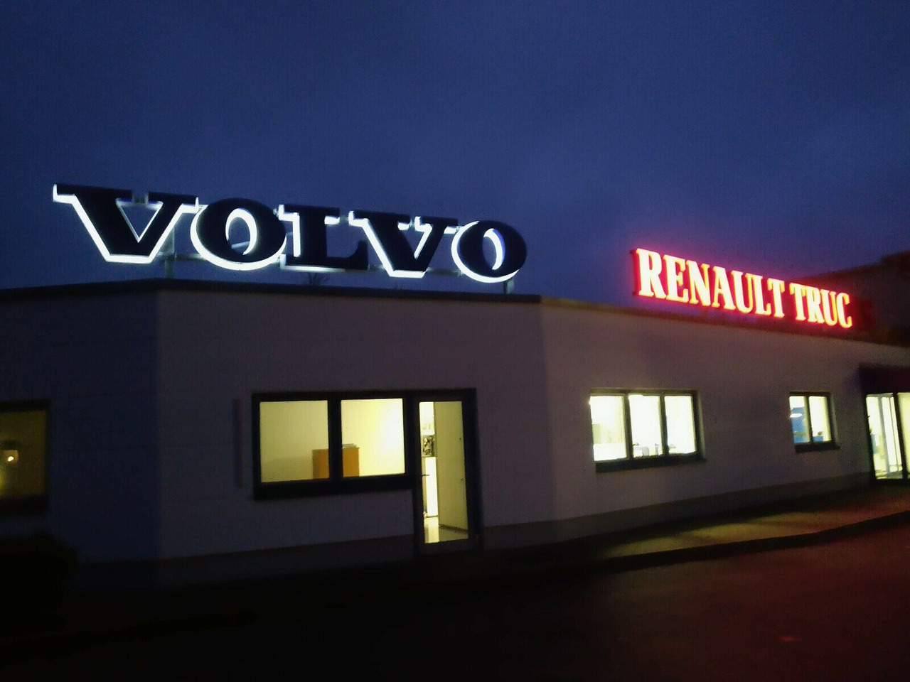 Új Ponyvás felépítmény Wecon 4x Duke WPR715 SG RAPIDO Bodenstaufach verzinkt: 25 kép. Új Ponyvás felépítmény Wecon 4x Duke WPR715 SG RAPIDO Bodenstaufach verzinkt: 25 kép.