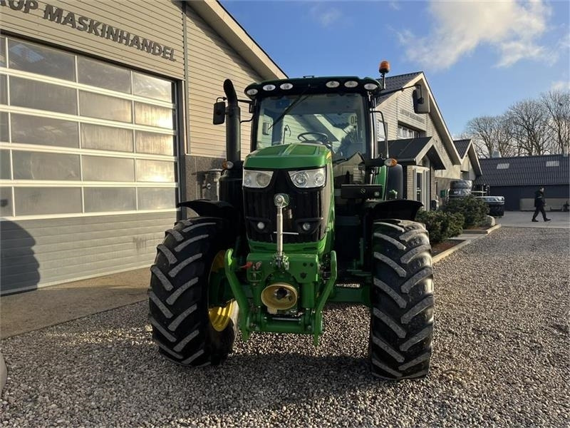 Traktor John Deere 6175R Med frontlift og frontPTO: 10 kép.