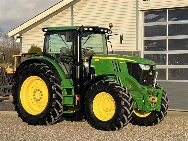 Traktor John Deere 6175R Med frontlift og frontPTO: 16 kép.