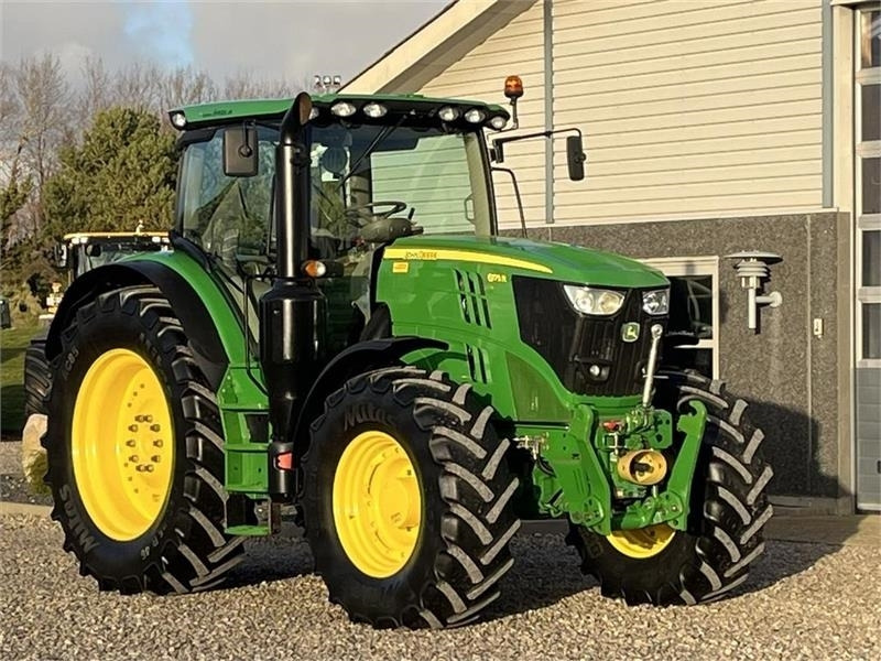 Traktor John Deere 6175R Med frontlift og frontPTO: 17 kép.