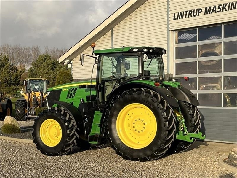 Traktor John Deere 6175R Med frontlift og frontPTO: 12 kép.