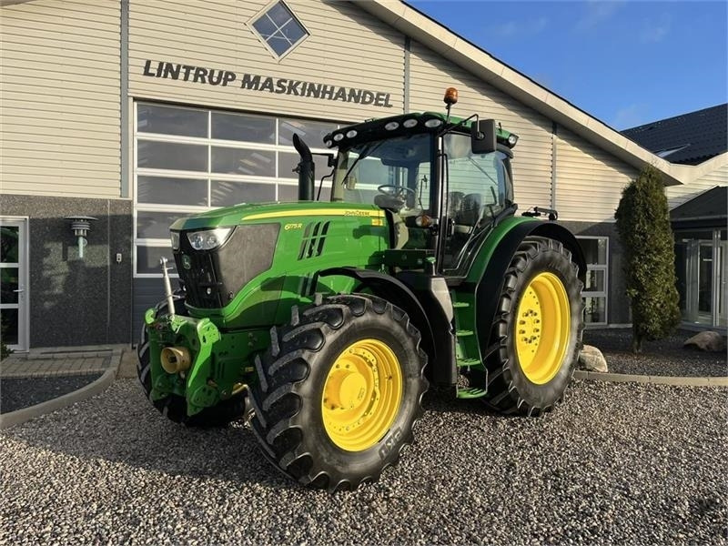 Traktor John Deere 6175R Med frontlift og frontPTO: 9 kép.