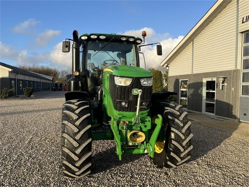 Traktor John Deere 6175R Med frontlift og frontPTO: 18 kép.