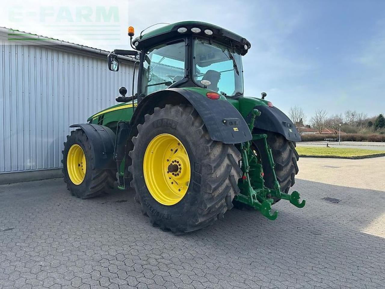 Traktor John Deere 8345r: 13 kép.