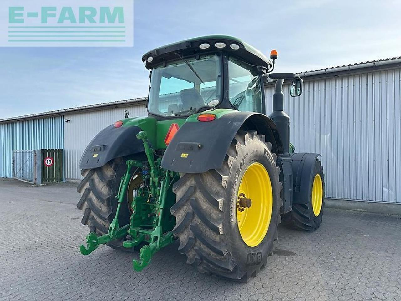 Traktor John Deere 8345r: 12 kép.