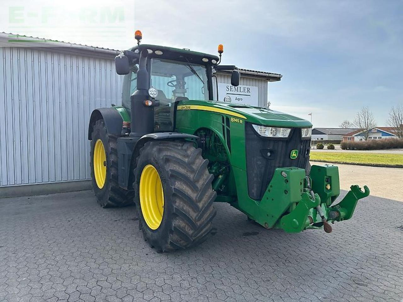 Traktor John Deere 8345r: 11 kép.