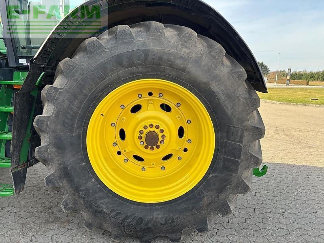 Traktor John Deere 8345r: 7 kép.