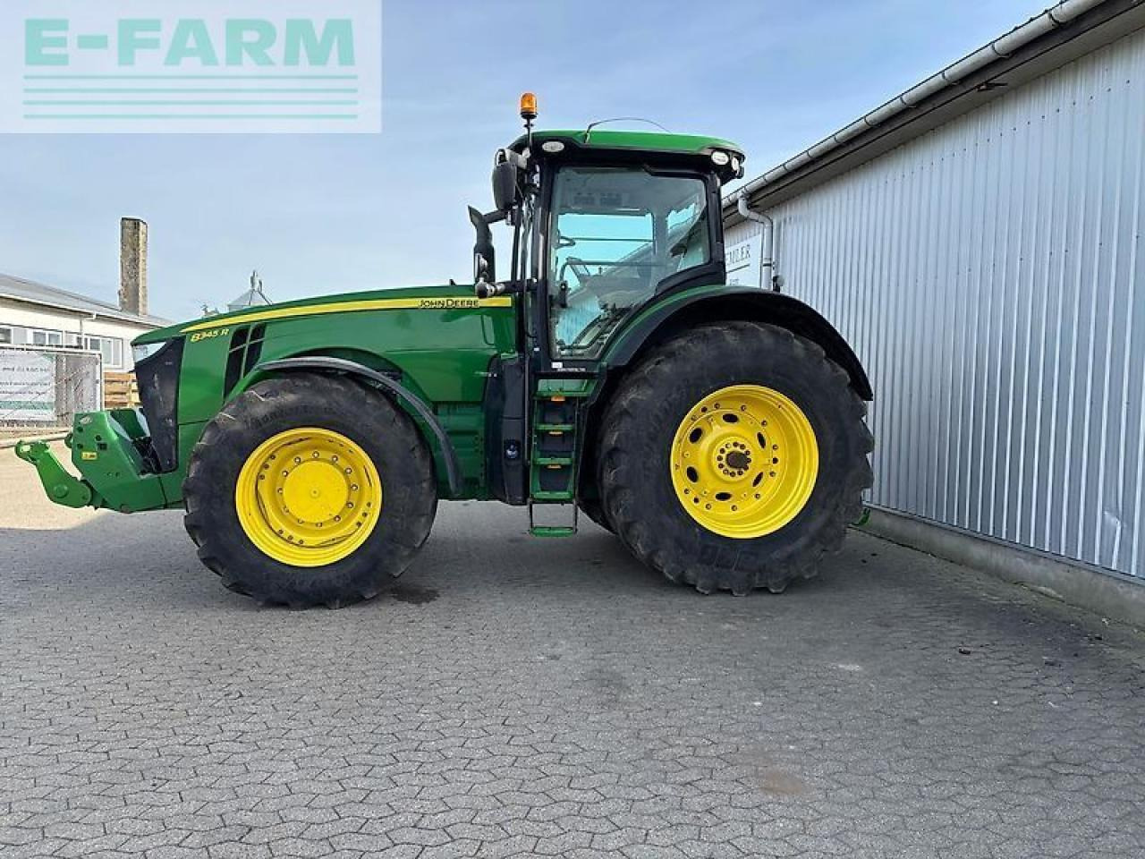 Traktor John Deere 8345r: 8 kép.