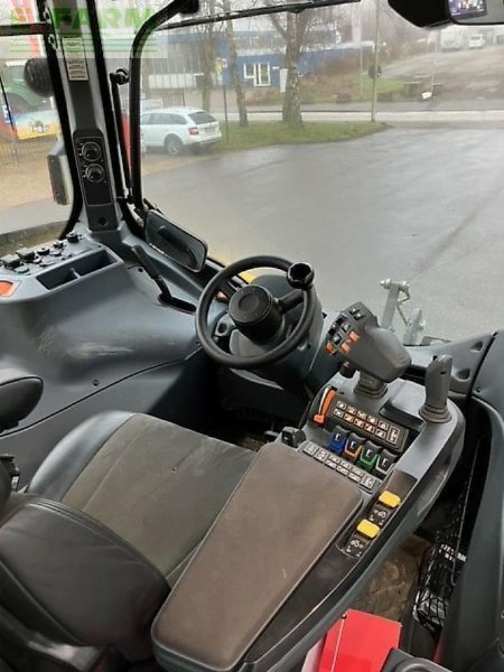 Traktor Valtra q305: 8 kép.