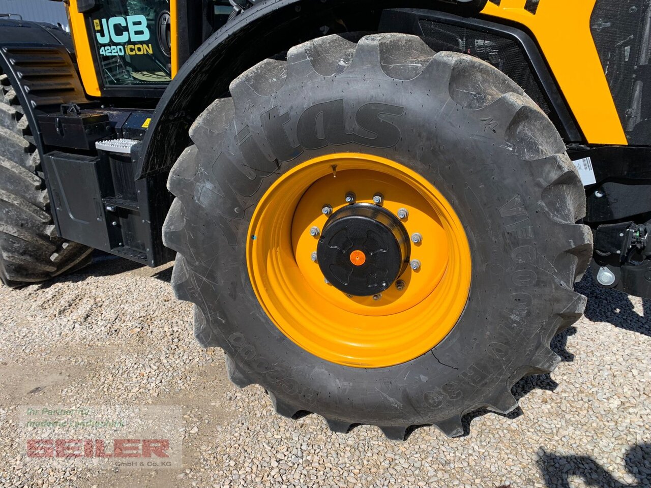 Új Traktor JCB Fastrac 4220 ICON + Frontlader Q7S: 9 kép.