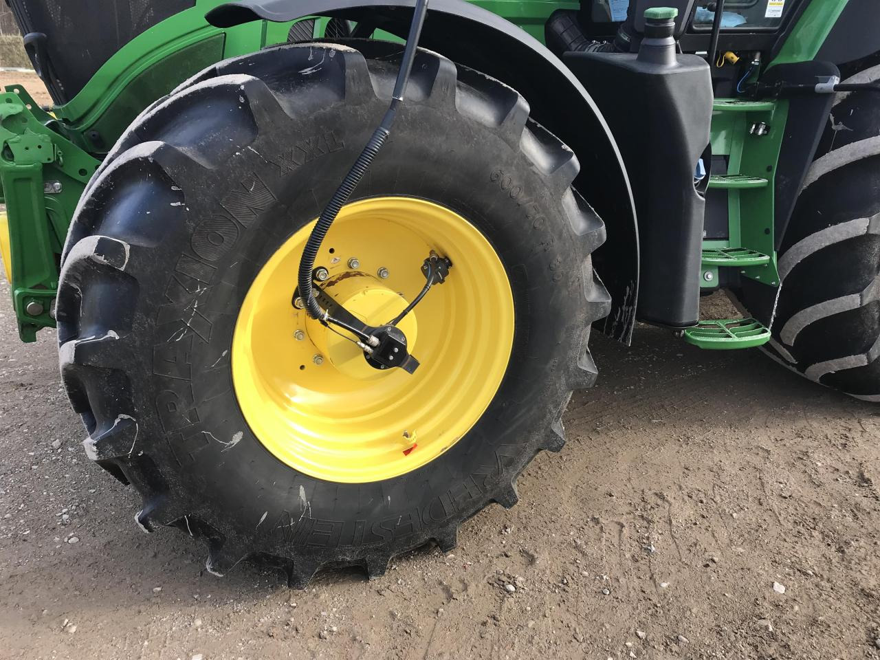 Traktor John Deere 6R 250: 12 kép.