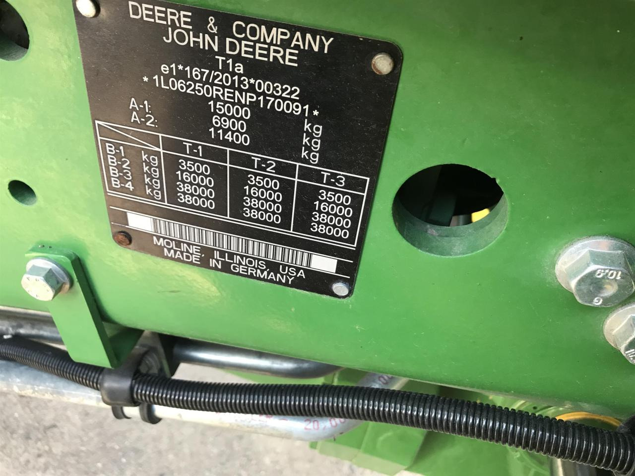 Traktor John Deere 6R 250: 11 kép.