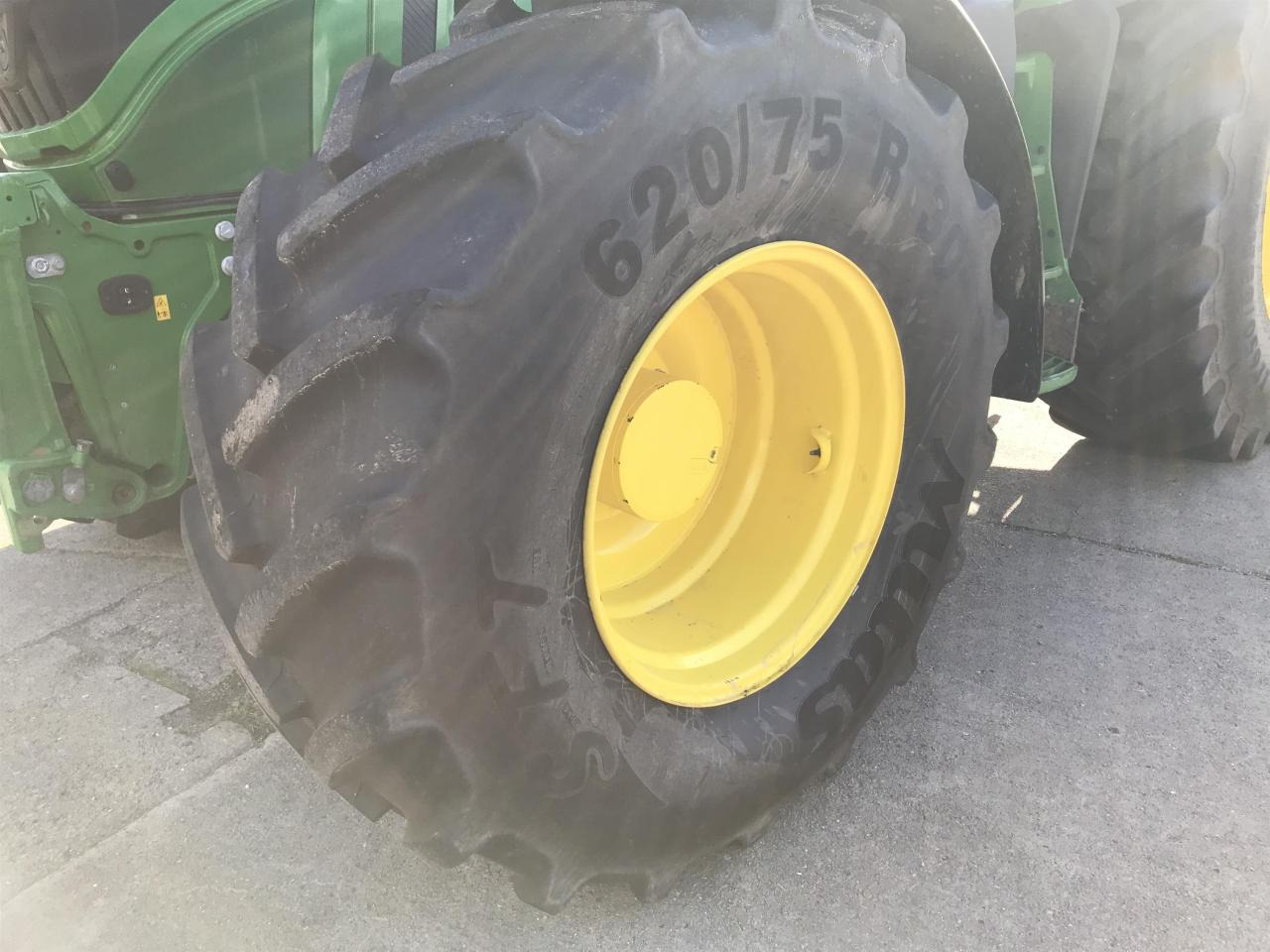 Traktor John Deere 6R 250: 9 kép.