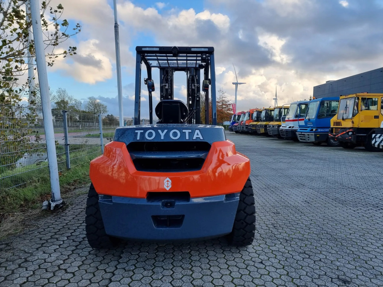 Dízel targonca TOYOTA - 8FD70F: 8 kép.