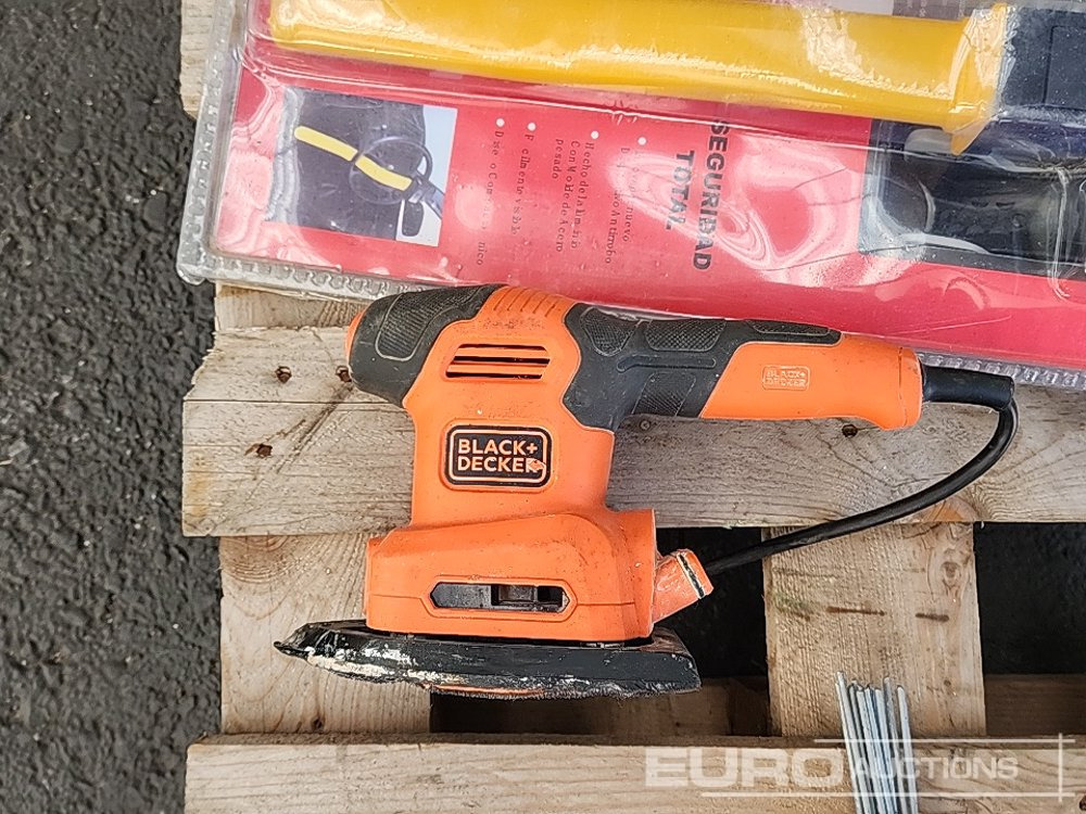 Építőipari berendezések Black&Decker Electric Sander, Bolt Cutter, Steering Wheel Blocker, Clamp, Pneumatic Paint & Rust Cleaner Attachment: 6 kép.