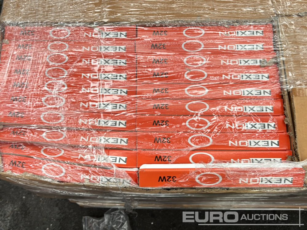 Építőipari berendezések Unused Nexion Pallet of 32W Circular Fluorescent Lamps (160 of): 7 kép.