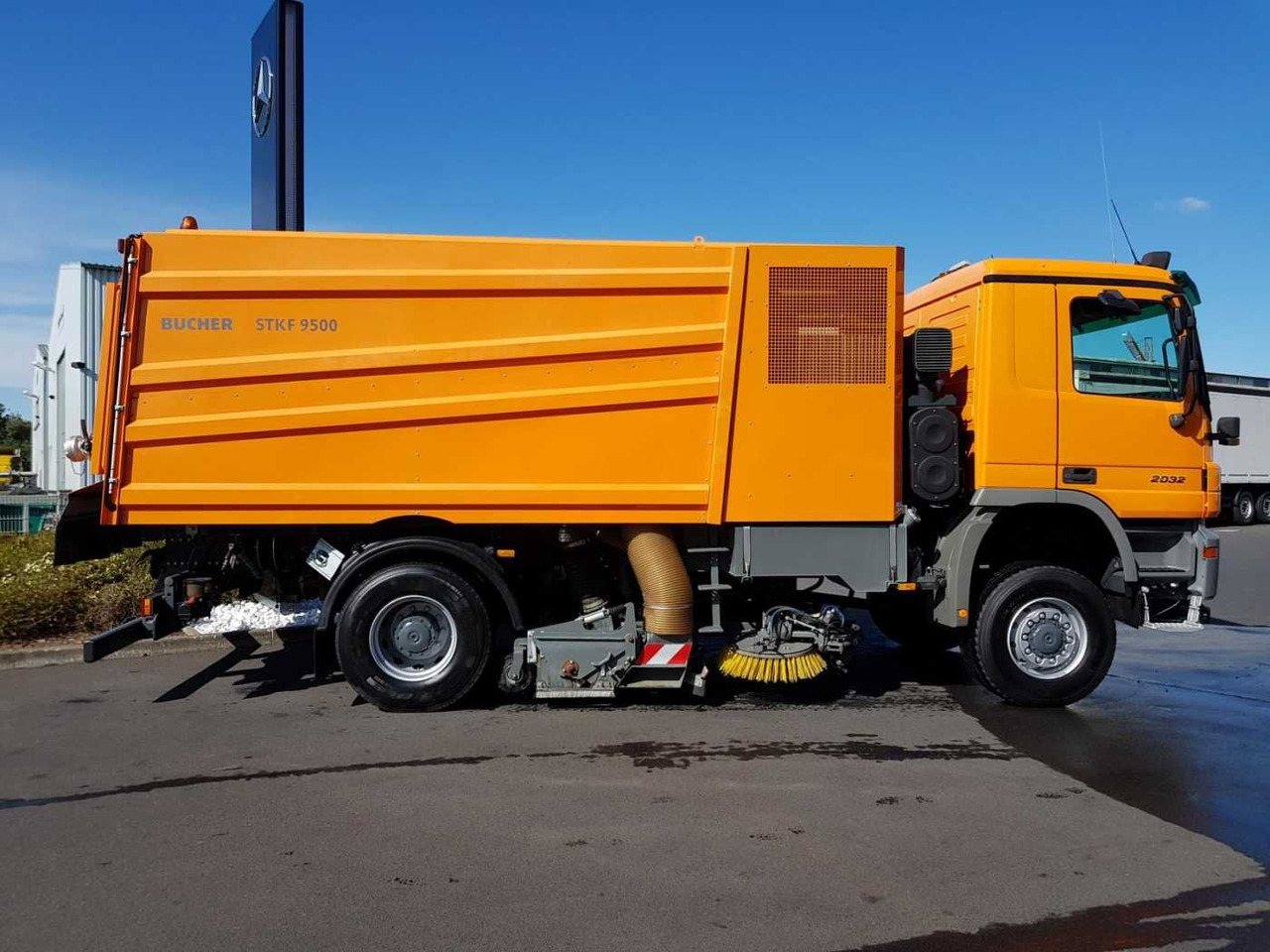 Új Utcaseprő gép Mercedes-Benz Actros 2032 A 4x4 Bucher STKF 9500 Airport: 6 kép.