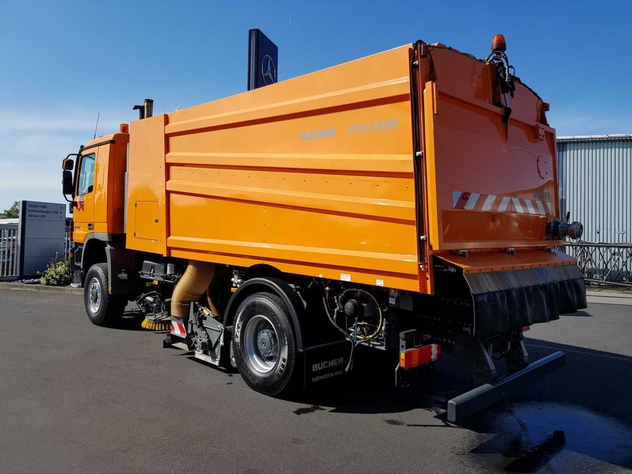 Új Utcaseprő gép Mercedes-Benz Actros 2032 A 4x4 Bucher STKF 9500 Airport: 7 kép.