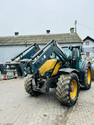 Traktor Valtra T174: 14 kép.