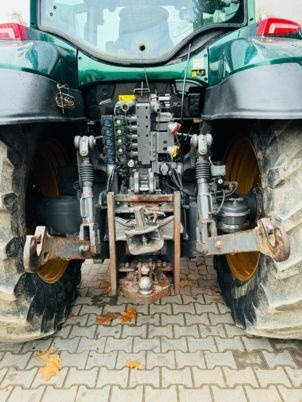 Traktor Valtra T174: 15 kép.