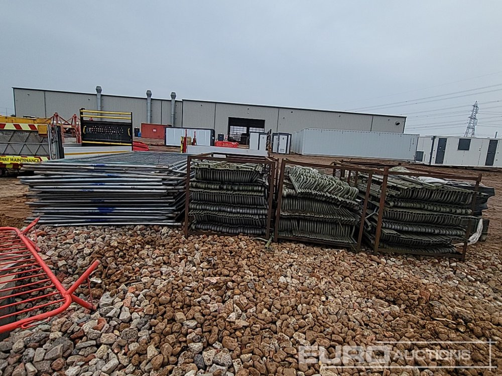 Építőipari berendezések Bundle of Heras Fencing, Pallet of Heras Fencing Feet (2 of), Stillage of Basket Hooks ( 5 of): 6 kép.