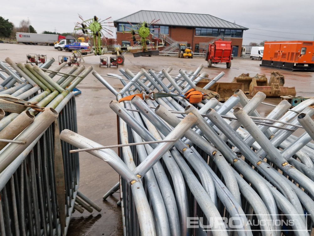 Építőipari berendezések Bundle of Metal Pedestrian Safety Barriers (2 of): 11 kép.