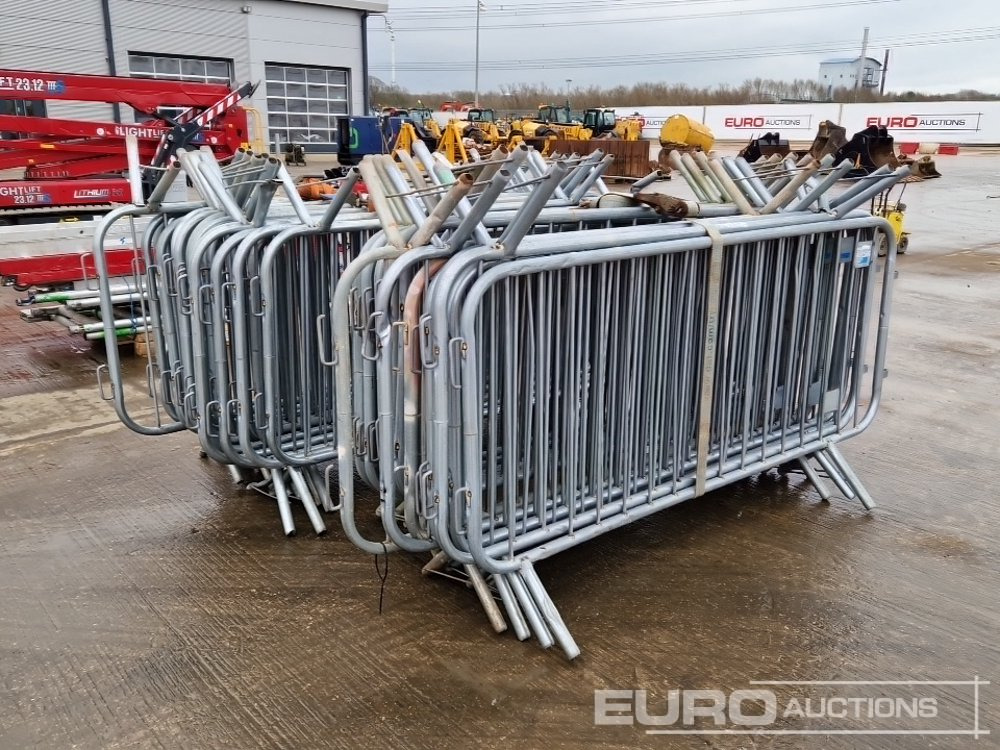 Építőipari berendezések Bundle of Metal Pedestrian Safety Barriers (2 of): 7 kép.